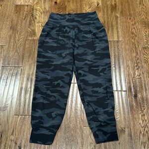 Athleta Salutation Jogger Black Camo MP